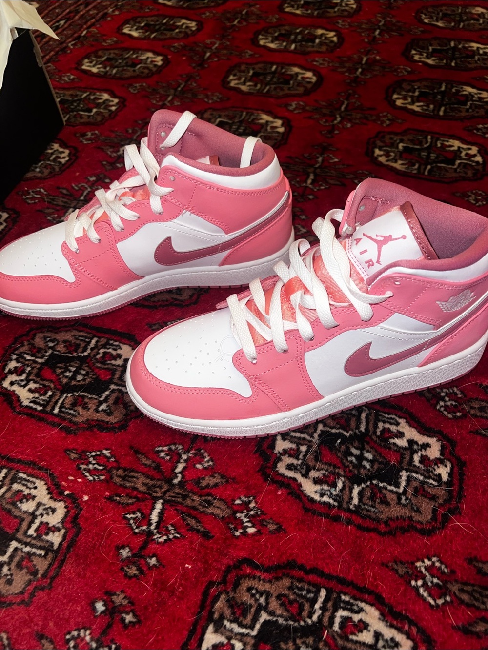 Air Jordan 1 Mid Coral Chalk/ Desert Berry-White - Picture 2 of 10